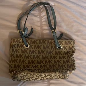Micheal Kors Purse